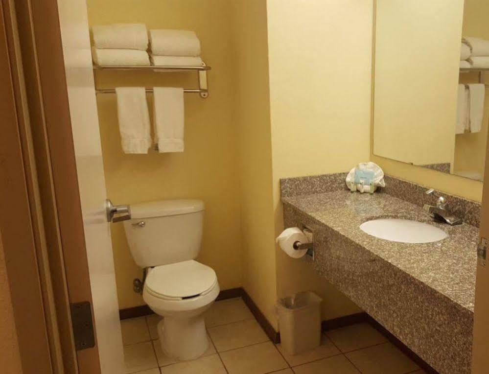 Reddy Hotel Plainview Extérieur photo